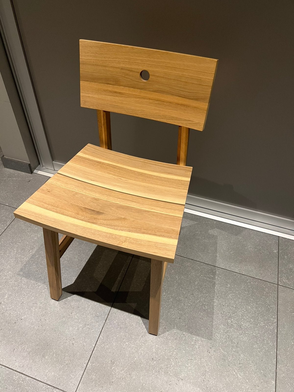 4 houten stoelen, Ophalen, Zo goed als nieuw