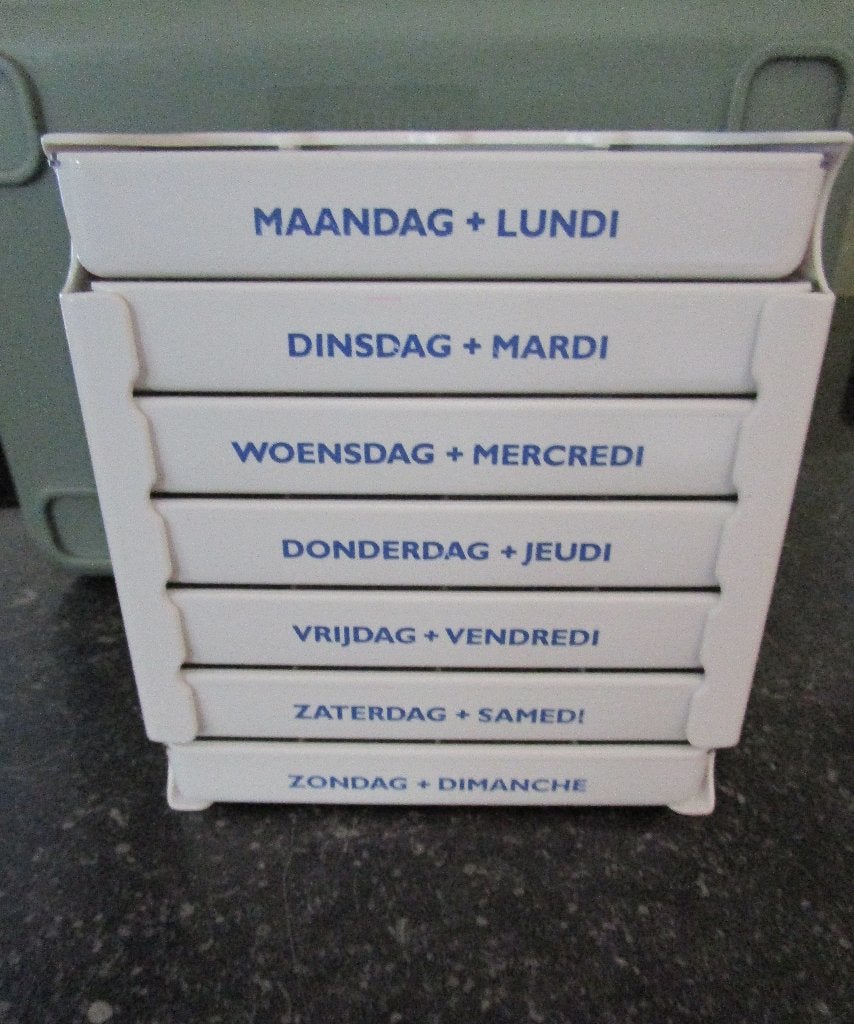 3 medicijn verdeel doosjes / rekjes, Diversen, Verpleegmiddelen, Ophalen of Verzenden, Zo goed als nieuw