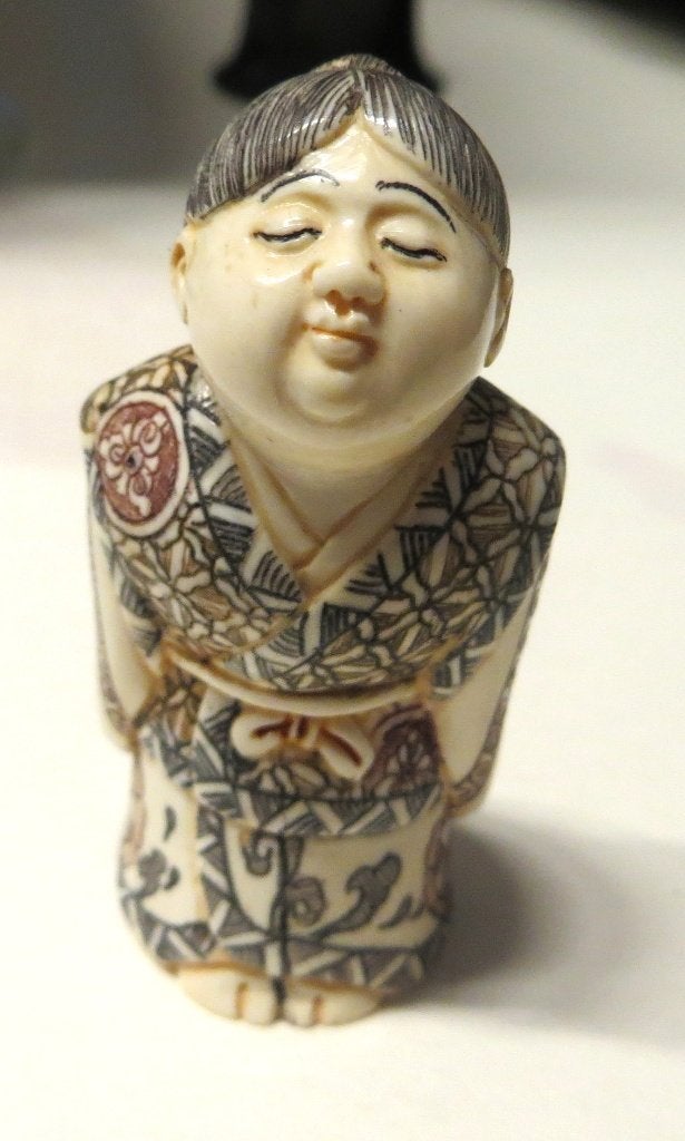 figurine sculptée femme en kimono,, Enlèvement