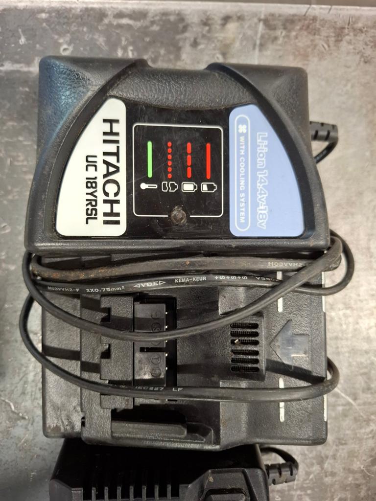 Hitachi lader, 14,4v tot 18v, Auto-onderdelen, Accu's en Toebehoren, Ophalen