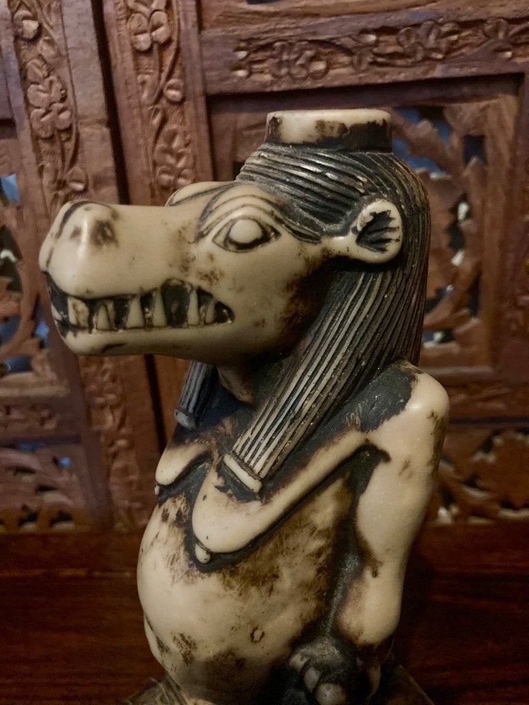 Taweret Egyptische Nijlpaard Godin Beeldje 22cm, Ophalen of Verzenden, Zo goed als nieuw, Religie