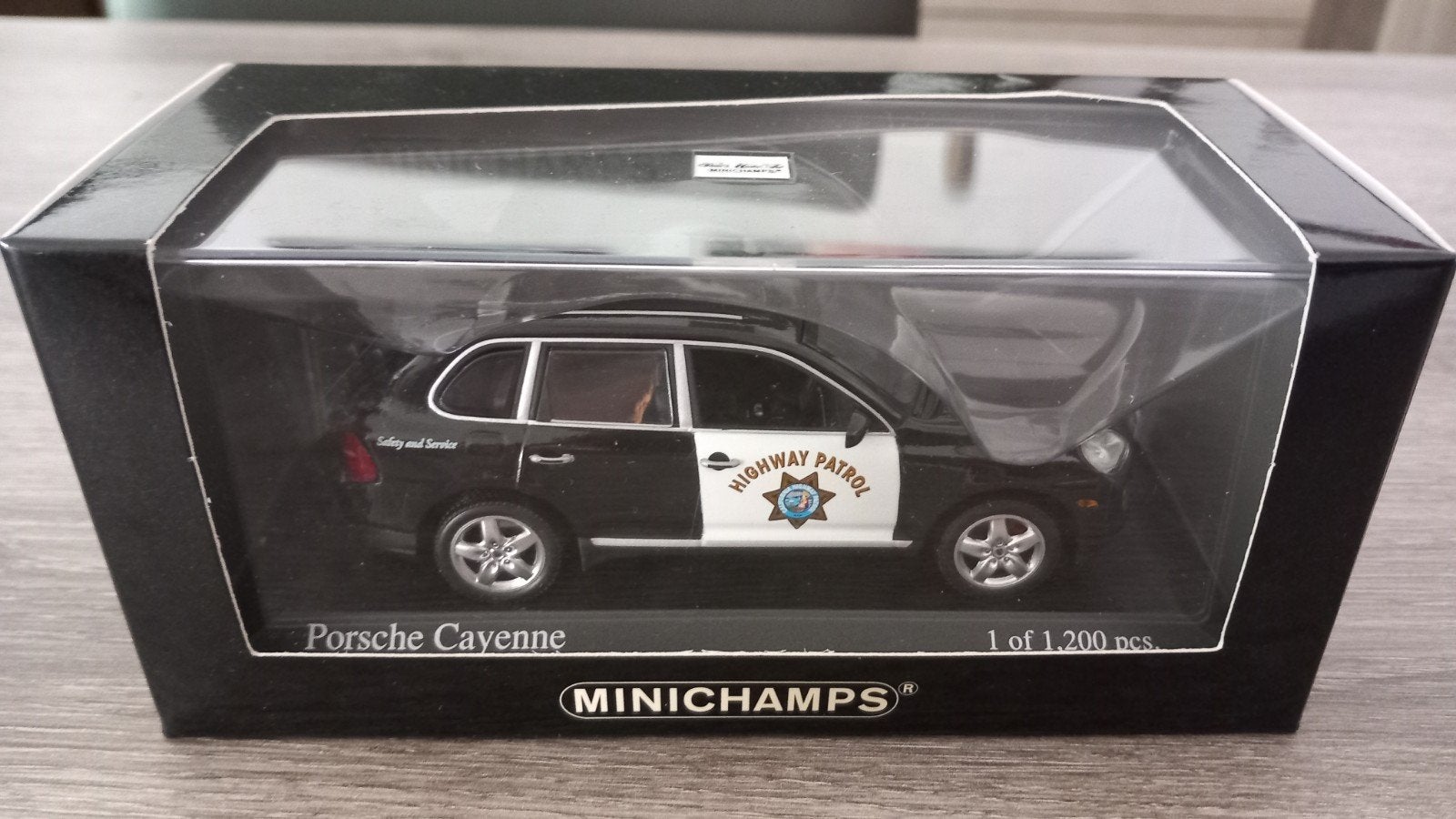Minichamps Porsche Cayenne 2006 Highway Patrol Limited 1:43, Ophalen, Nieuw, Auto, MiniChamps