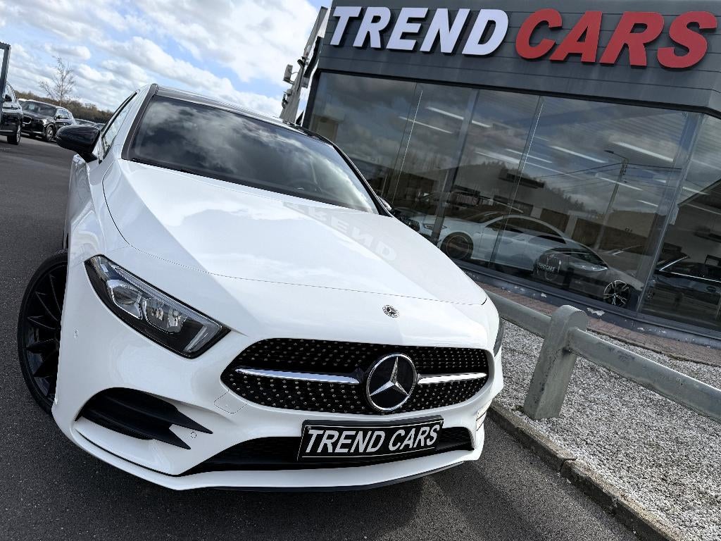 Mercedes-Benz A 180 D AUT PACK AMG/NIGHT PANO CAM LED AMBI, Auto's, Mercedes-Benz, 116 g/km, 4 cilinders, Wit, Leder