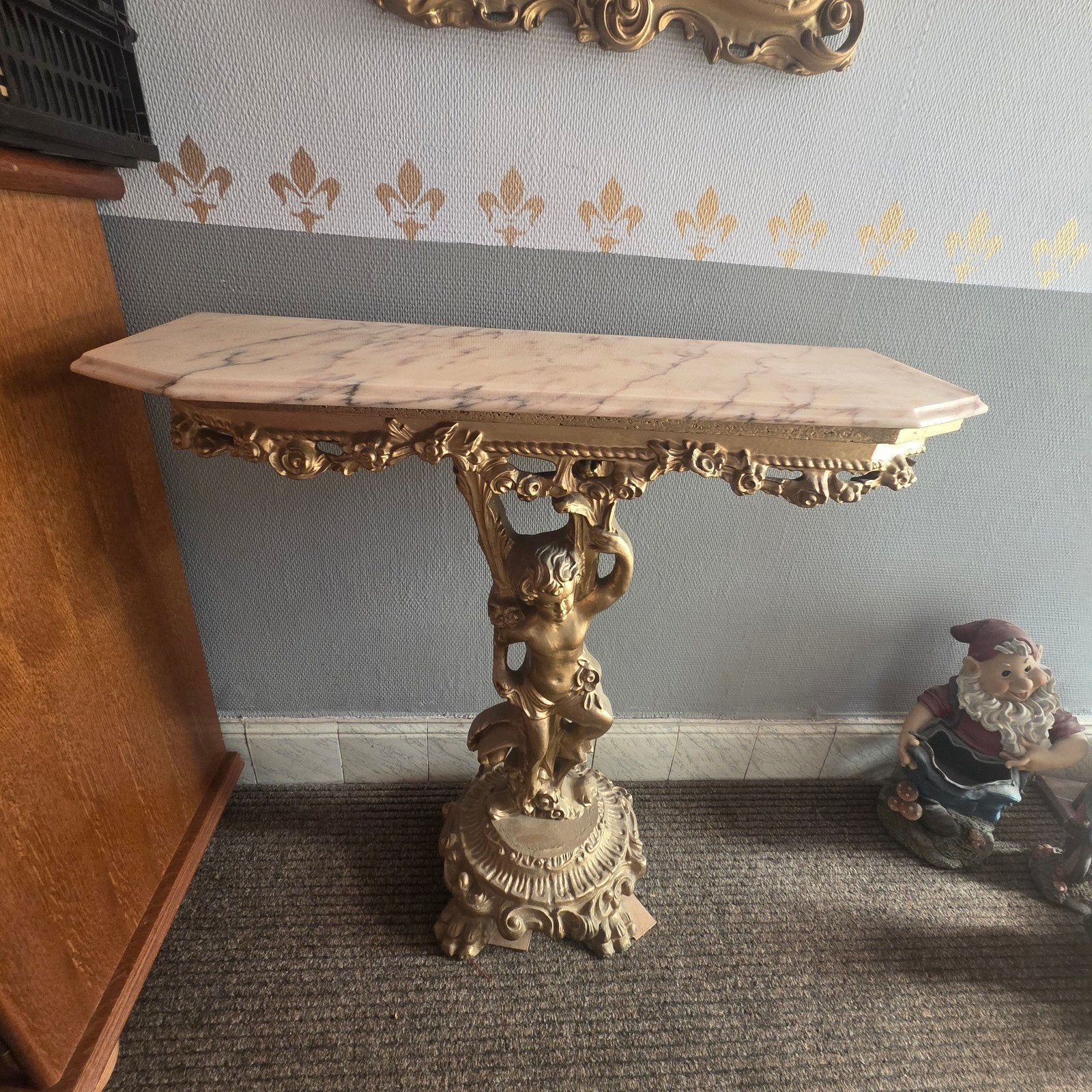 Vergulde bijzettafel rokokostijl (Gent), Ophalen
