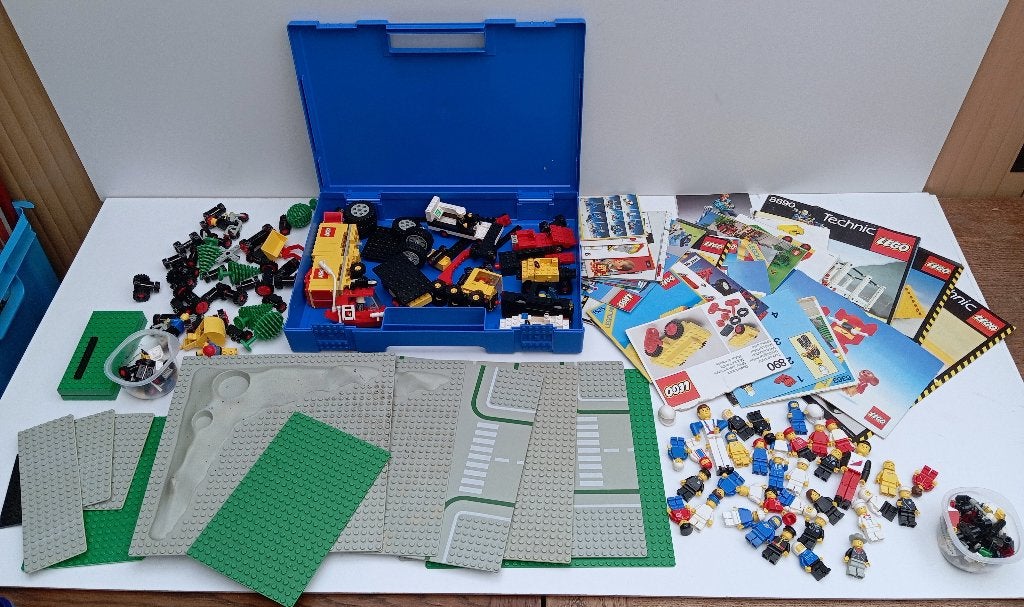 mooi lot LEGO figuren koffer boekjes bouwplaten, Ophalen of Verzenden, Gebruikt, Lego, Technic