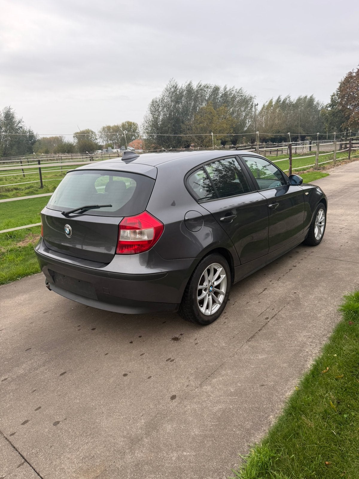 Bmw 116 benzine met keuring voor verkoop 2450 euro, Auto's, Dealer onderhouden, Verwarmde buitenspiegels, Zwart, 4 cilinders