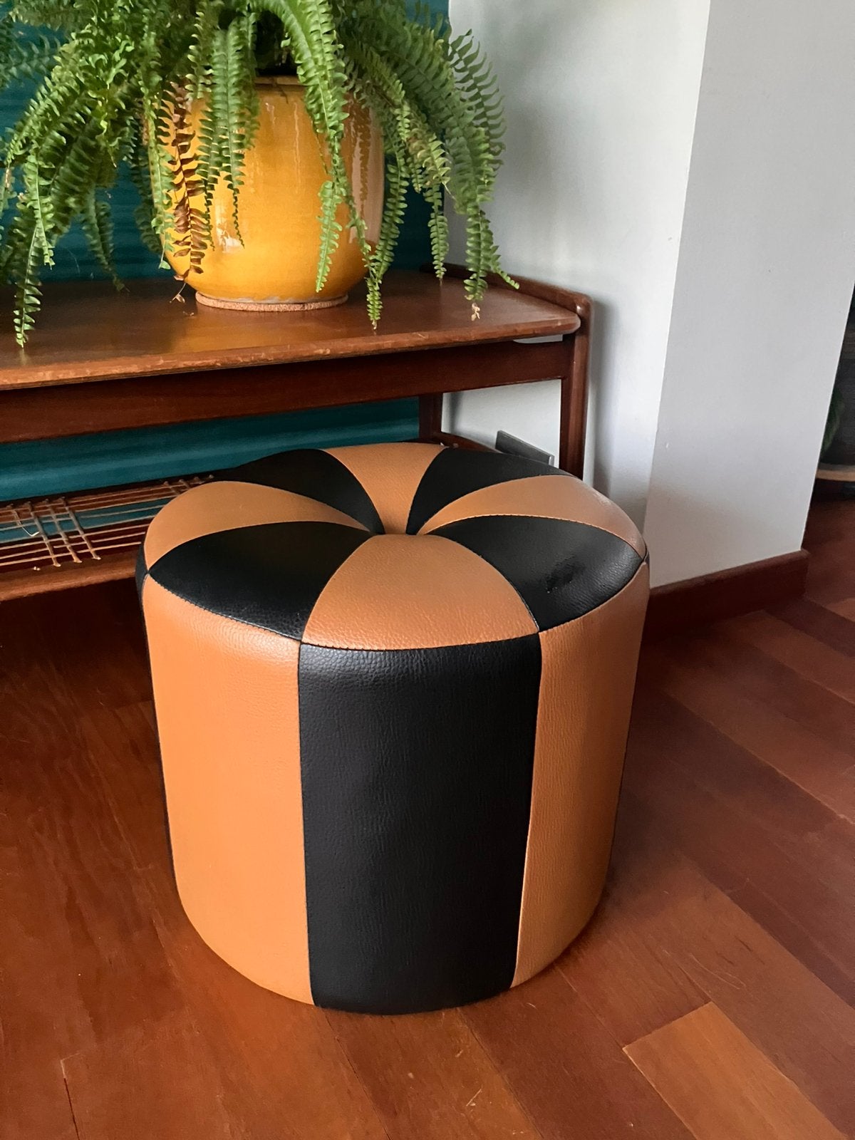 Vintage 2 kleurige poef skai jaren70, Huis en Inrichting, Ophalen, Minder dan 50 cm, Rond, Minder dan 50 cm
