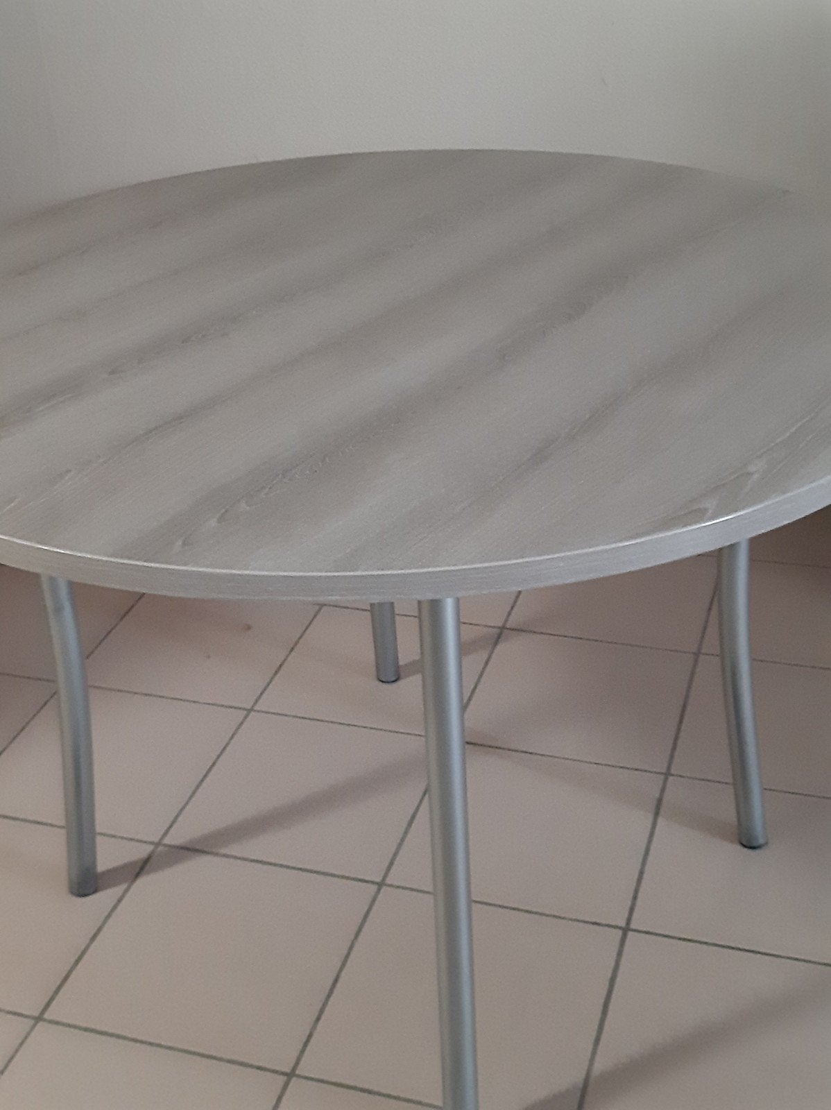 Ronde keukentafel – Diameter 110 cm – Zeer goede staat 40€, Huis en Inrichting, Ophalen, Zo goed als nieuw
