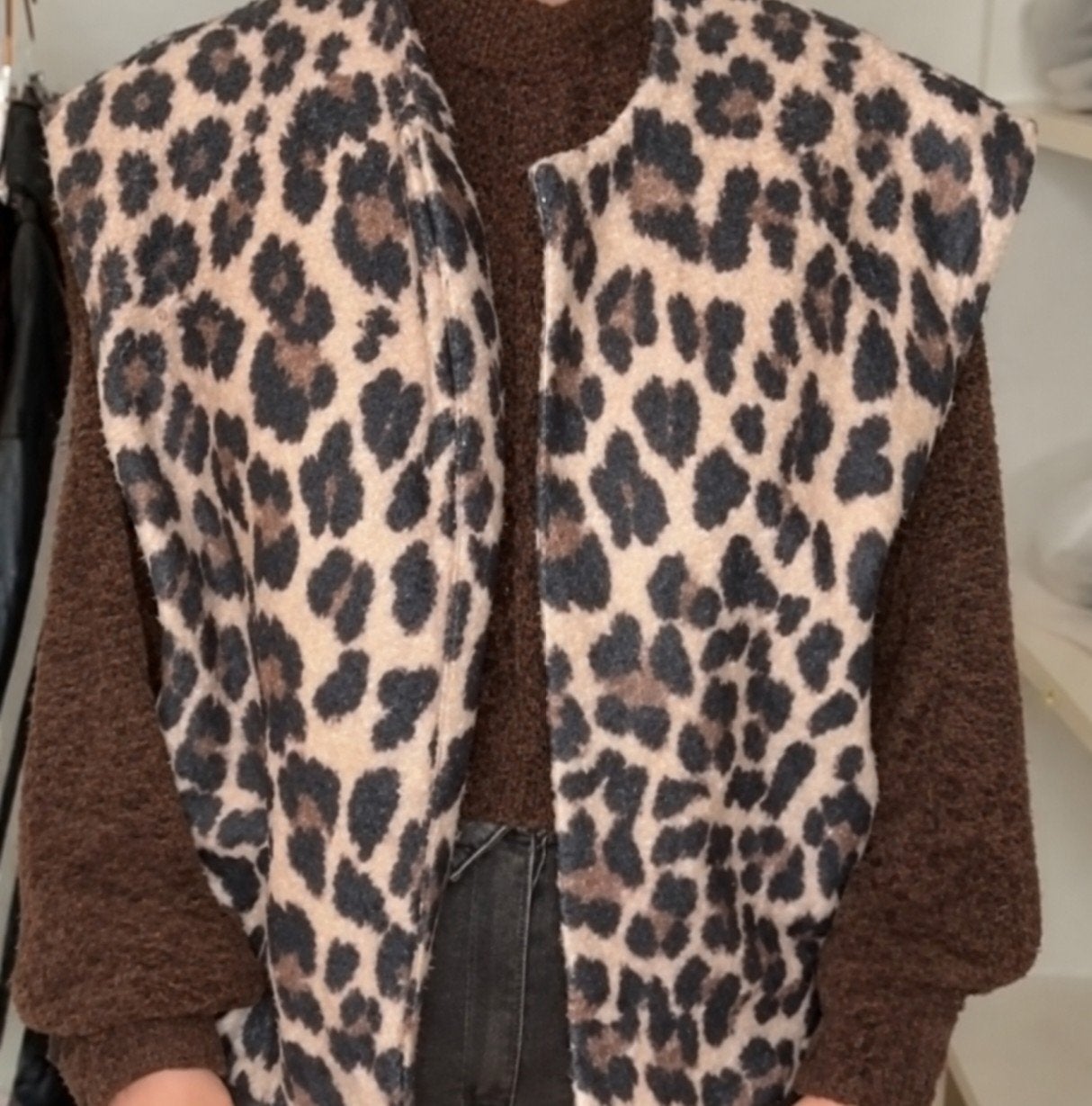 Mooi zacht en warm NIEUW vestje zonder mouwen in panterprint, Vêtements | Femmes, Enlèvement ou Envoi, Neuf