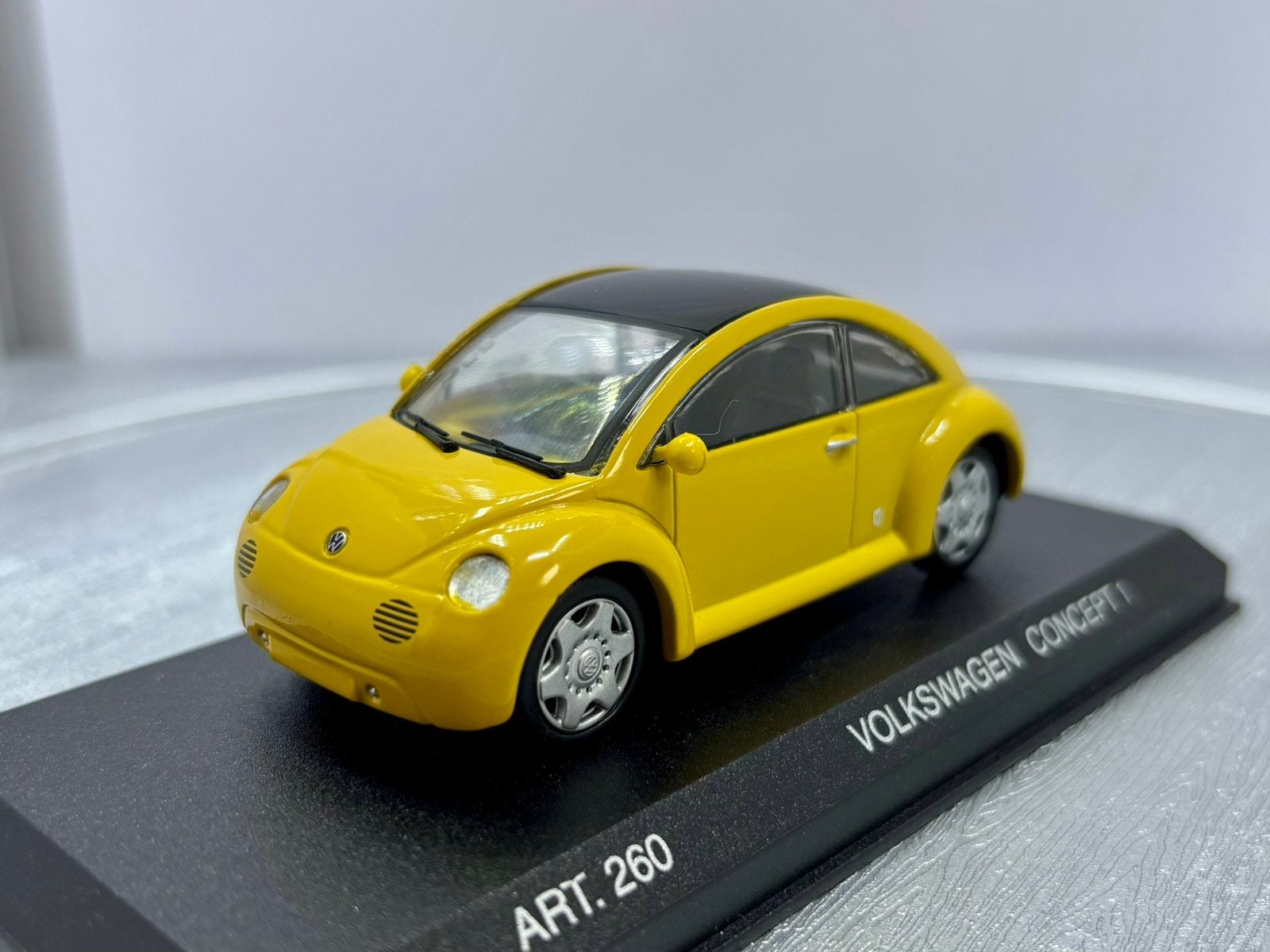 1:43 Volkswagen concept Beetle - MINICHAMPS, Ophalen of Verzenden, Zo goed als nieuw