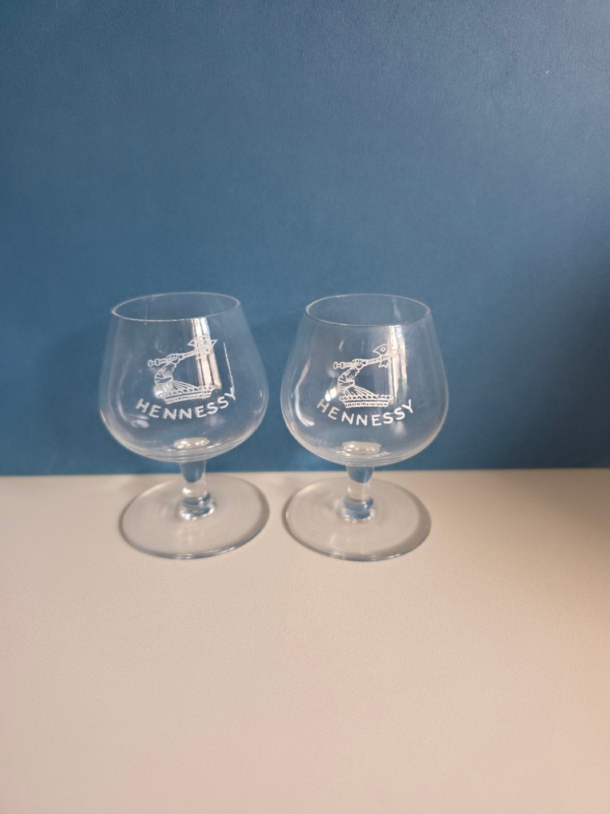 2 vintage Hennessy Cognacglaasjes / Snifters, Ophalen of Verzenden, Zo goed als nieuw, Borrel- of Shotglas
