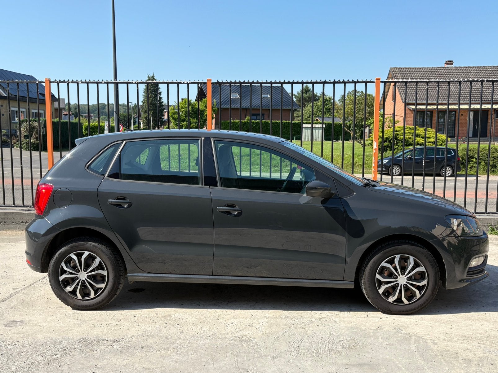 VW POLO 6C 1.0i ESSENCE 180 000KM CARPASS FACELIFT EURO 6B, Auto's, Volkswagen, Voorwielaandrijving, Stof, Bedrijf, Handgeschakeld