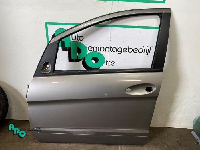 Portier 4Deurs links-voor van een Mercedes B-Klasse (B-Klass, Gebruikt, -, Deur, Ophalen of Verzenden