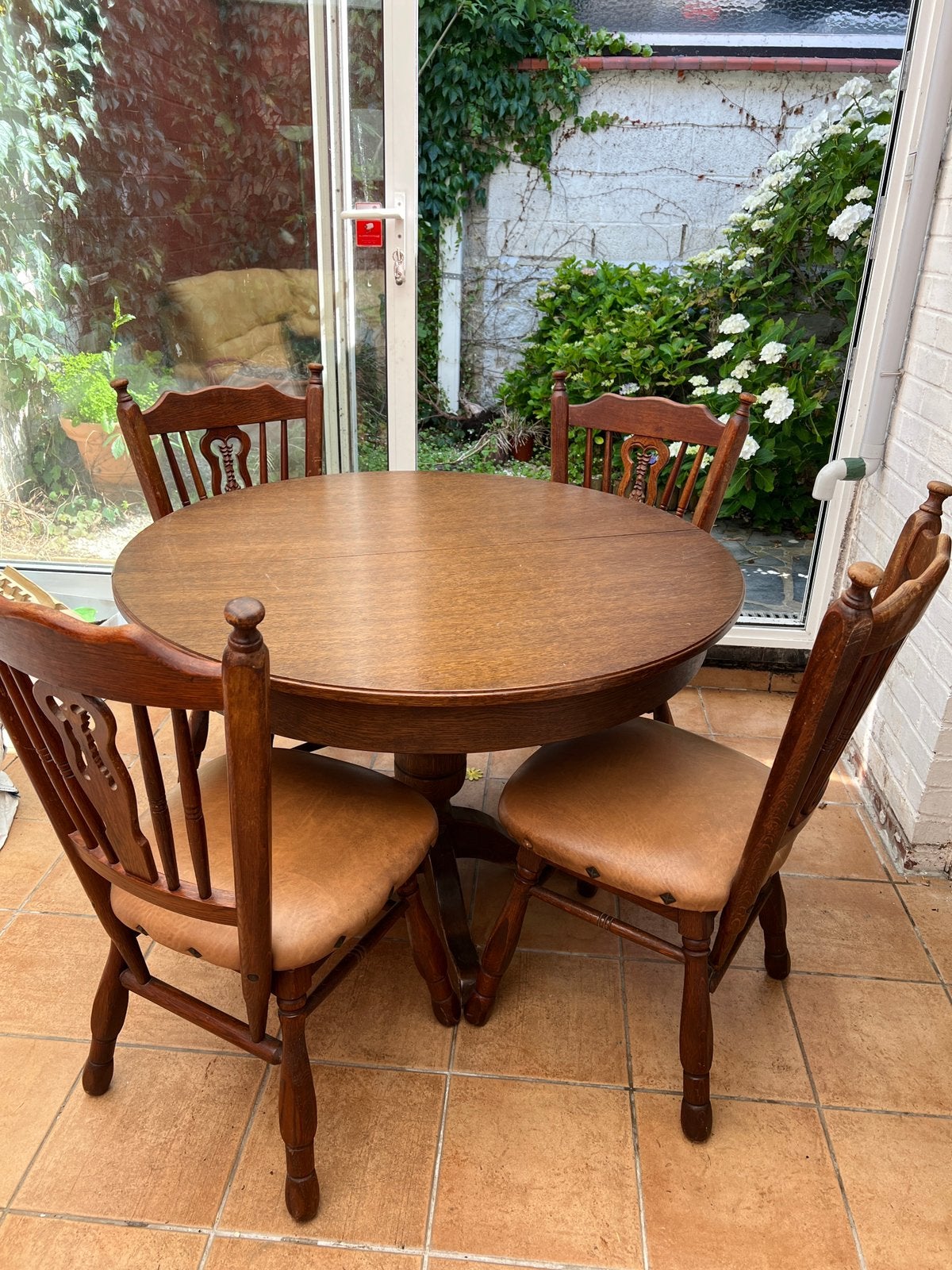 Table ronde extensible en bois - 4 chaises – style rustique, Enlèvement, Comme neuf