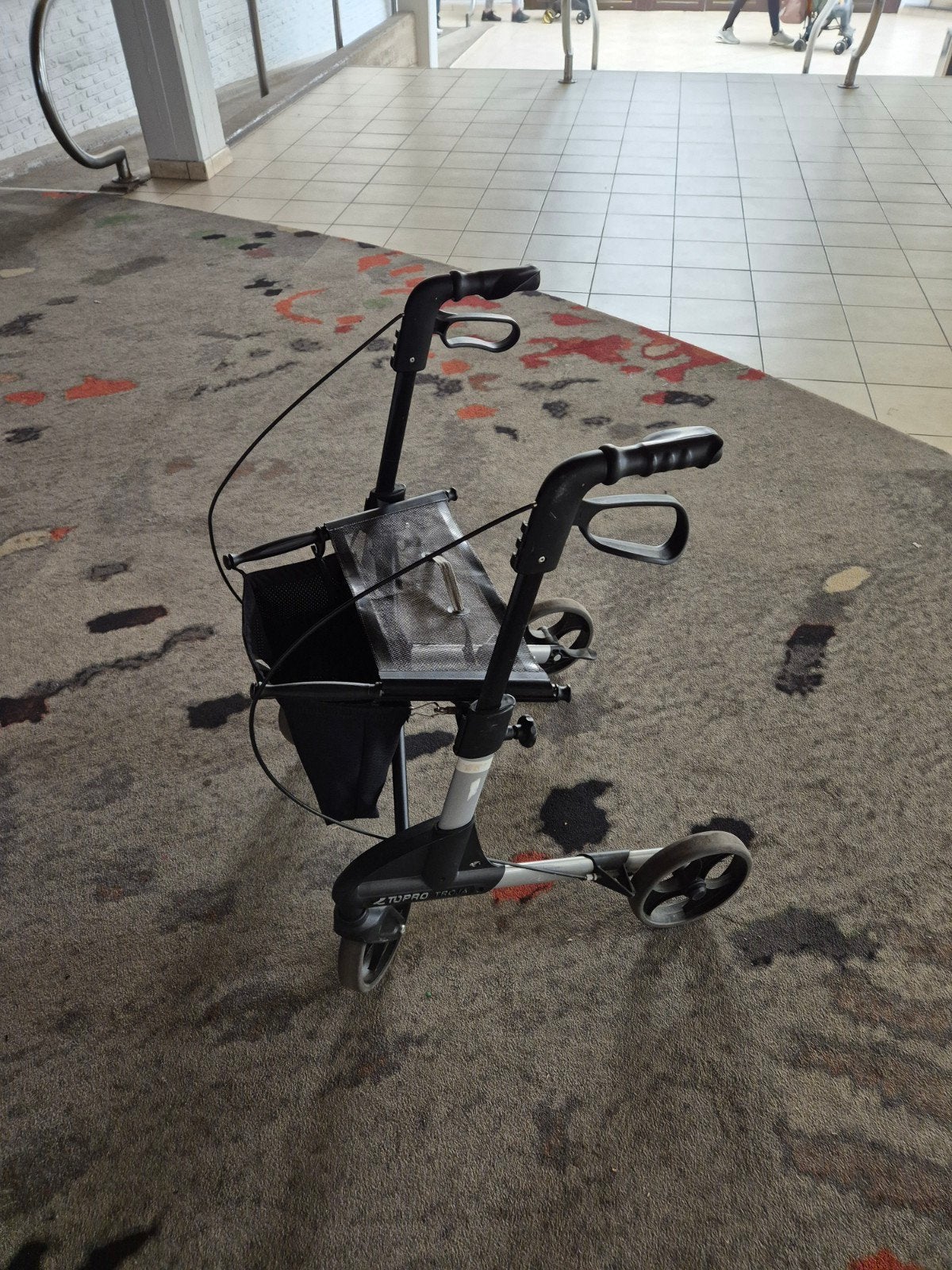 Rollator opklapbaar lichtgewicht, Ophalen, Lichtgewicht, Zo goed als nieuw