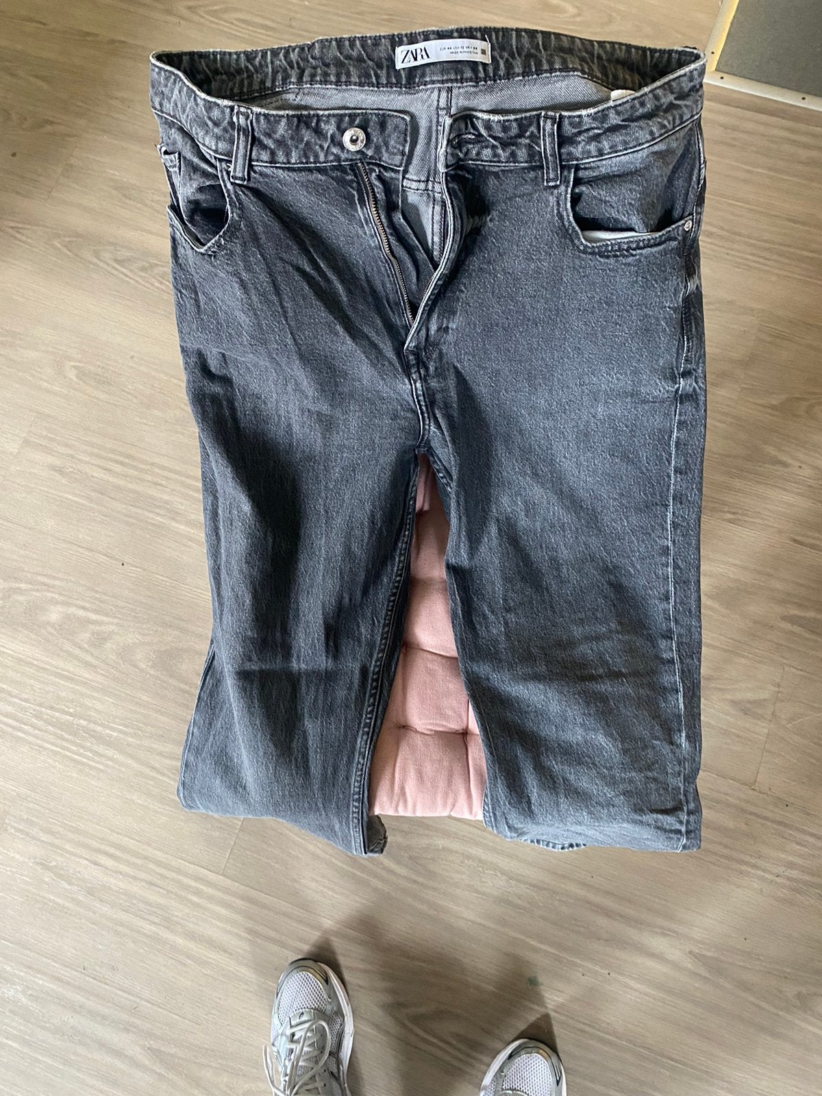 Grijze jeansbroek ZARA, Vêtements | Femmes, Jeans, Enlèvement, Comme neuf
