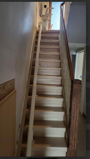 Traplift, Beige met een bruine stoel,  Merk "Otolift ", Ophalen, Zo goed als nieuw, Recht