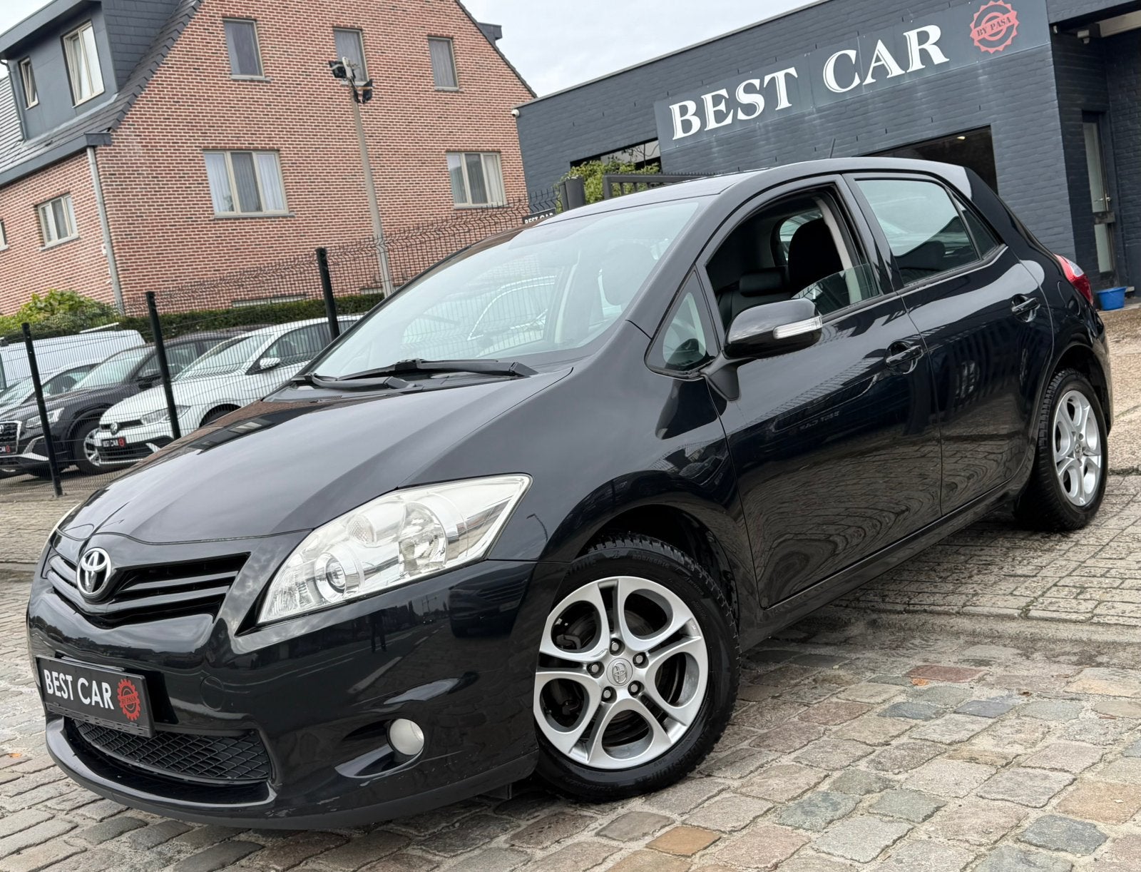 Toyota Auris 1.33i * Navi * Leder * Trekhaak, Auto's, Euro 5, 450 kg, Zwart, 4 cilinders