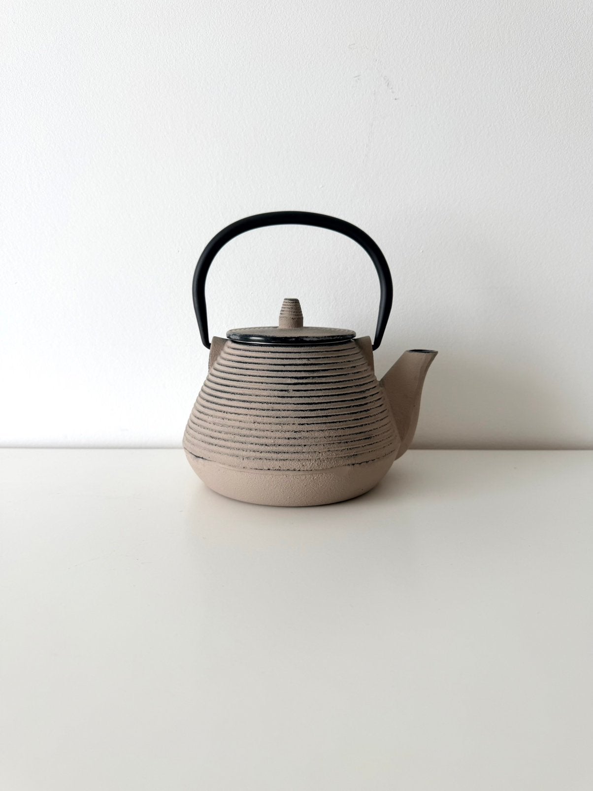 Théière en céramique gris beige Westwing, Maison & Meubles, Cuisine | Vaisselle, Neuf, Céramique, Enlèvement, Théière