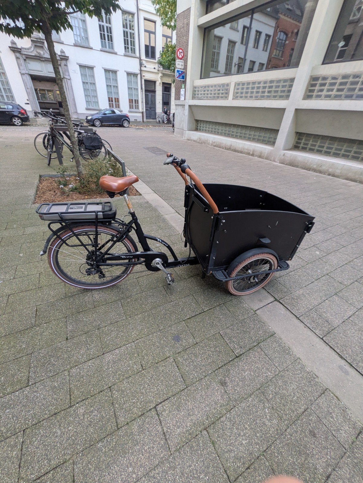 Zwarte bakfiets. Elektrische werking is defect., Fietsen en Brommers, Ophalen
