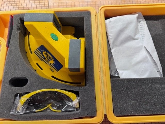 Spectra Precision LG2 tegel-/hoeklaser, Doe-het-zelf en Bouw, Ophalen, Gebruikt