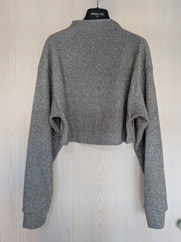 femme - Bershka pull col montant gris - taille XS, Vêtements | Femmes, Pulls & Gilets, Enlèvement, Porté, Taille 34 (XS) ou plus petite