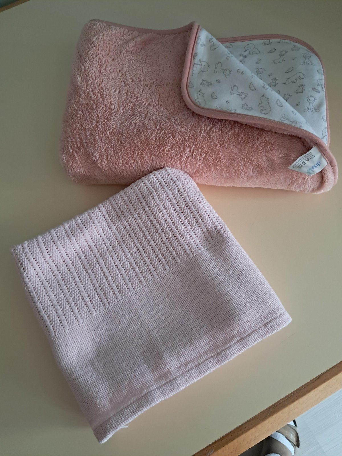 2 babydekentjes, Kinderen en Baby's, Dekens, Slaapzakjes en Inbakerproducten, Ophalen of Verzenden, Zo goed als nieuw