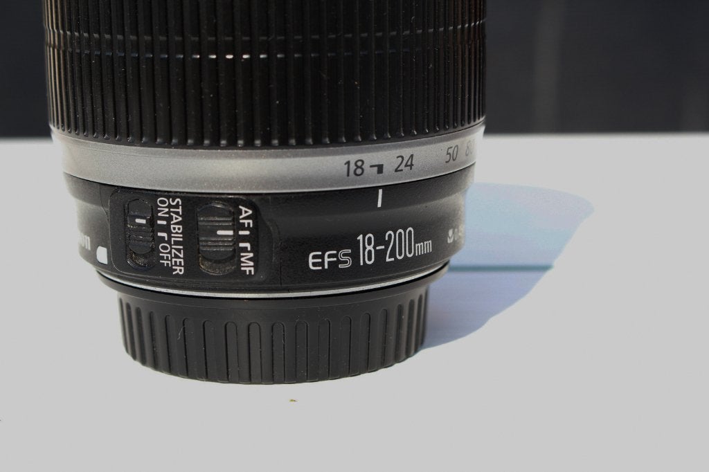canon efs 18-200 Is très bon état, TV, Hi-fi & Vidéo, Enlèvement, Comme neuf, Téléobjectif, Zoom