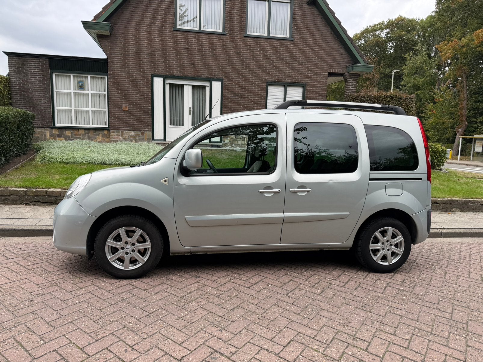 Renault Kangoo 1.6i essence 1st own Climatisée carpass, Euro 5, Entreprise, Volant multifonction, Entretenue par le concessionnaire