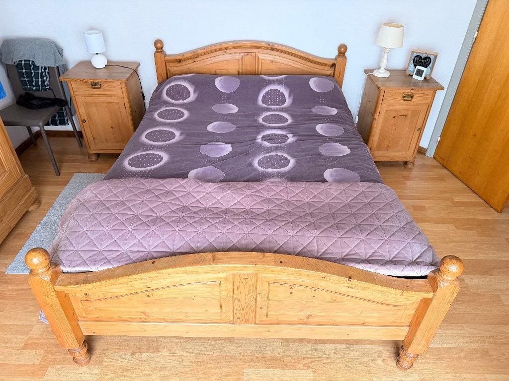 Antiek bed en nachtkastjes geloogd grenen, Ophalen