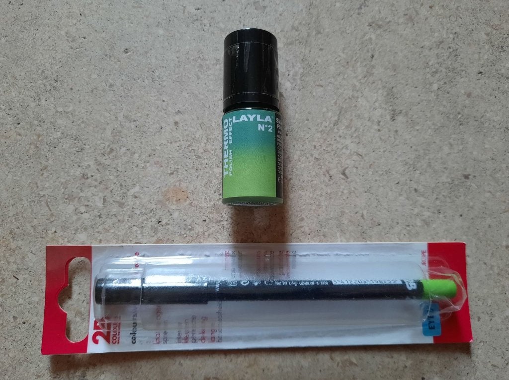 Vernis à ongles faux Thermo Polish + eyeliner / vert, Neuf, Maquillage, Enlèvement ou Envoi, Mains et Ongles
