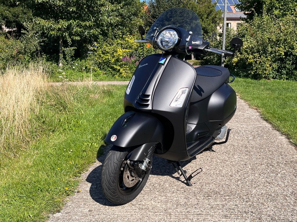 Vespa 300 GTS Super-Notte 4100km!!!, Motoren, Motoren | Piaggio, Scooter, Nieuw, Particulier, Automaat