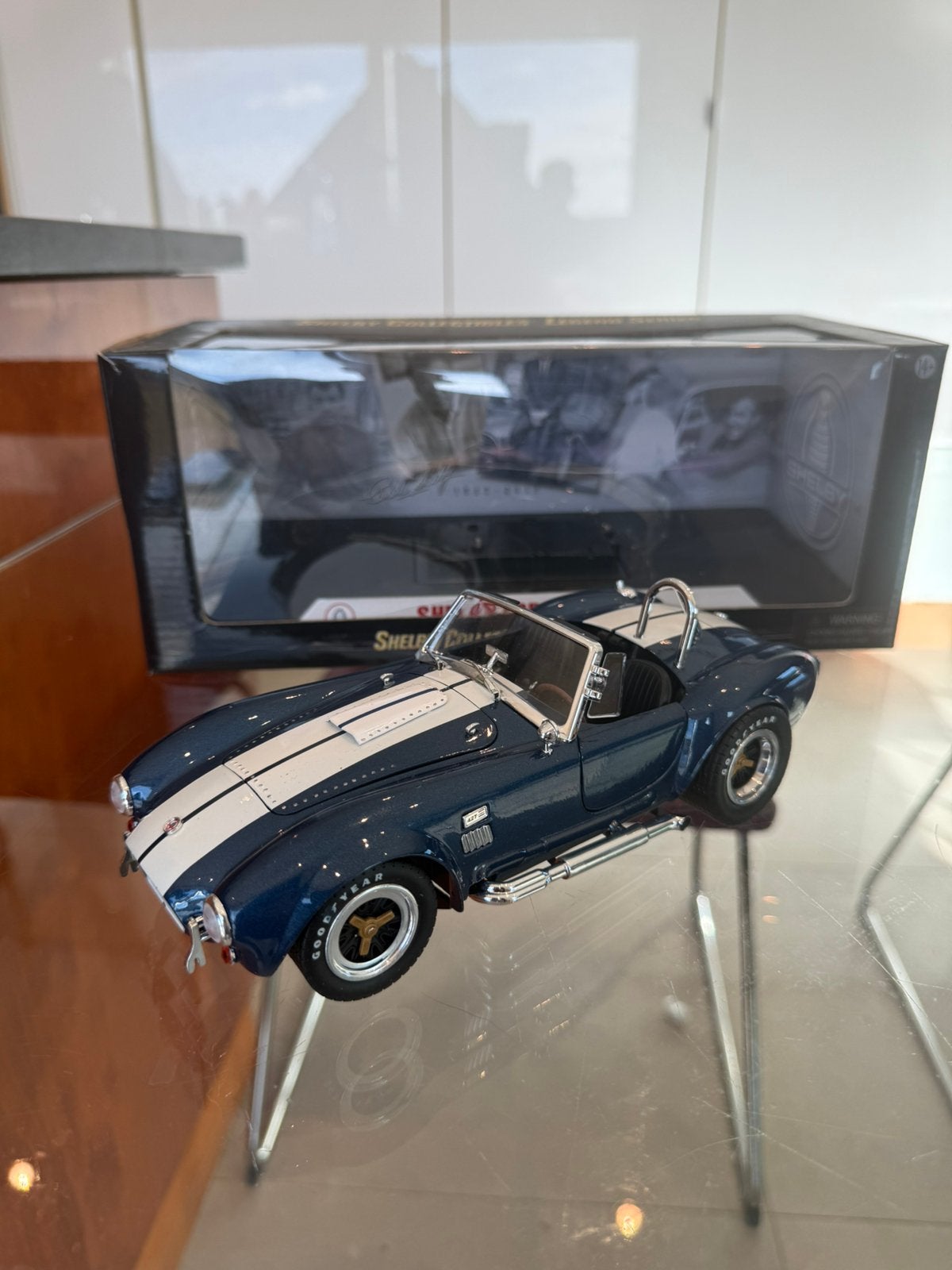 une Shelby Cobra 427 S/C (Semi-Competition) 1965/1967 1/18, Enlèvement ou Envoi, Comme neuf, Voiture, Autres marques