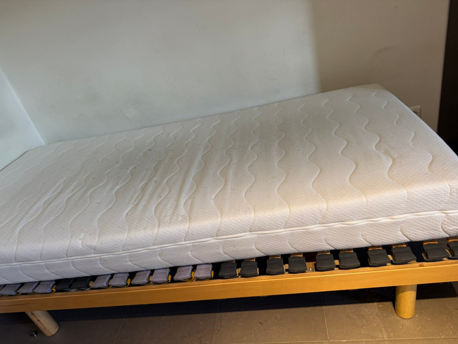 Gratis matras 90x190 cm, Ophalen, Zo goed als nieuw