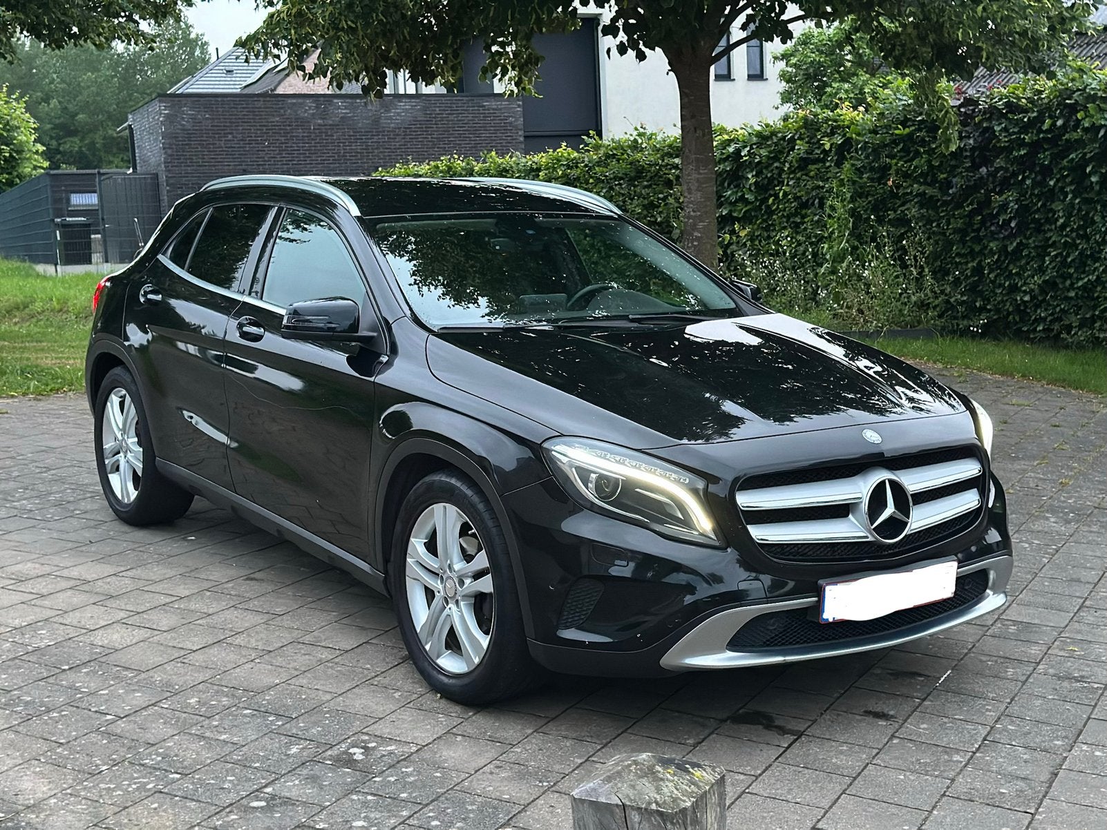MERCEDES GLA 180 D BOITE AUTO - XENON - GPS - 2016 !, Auto's, Dealer onderhouden, 4 cilinders, Zwart, Bi-Xenon koplampen