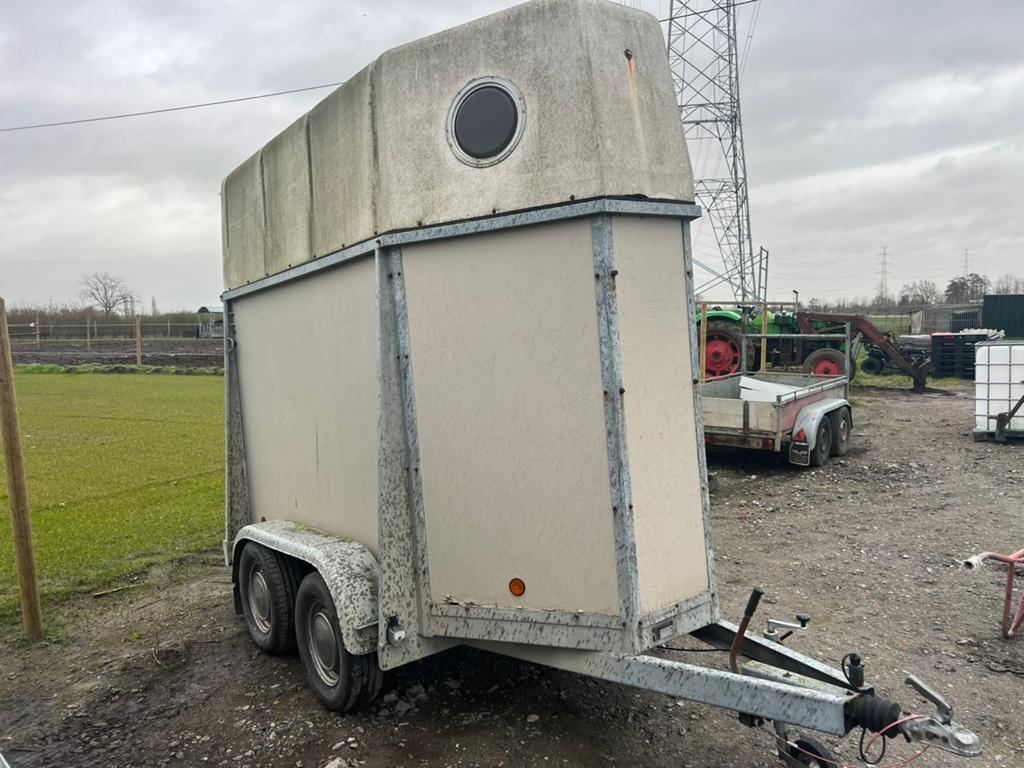 1,5paard aanhangwagen, Ophalen, Zo goed als nieuw