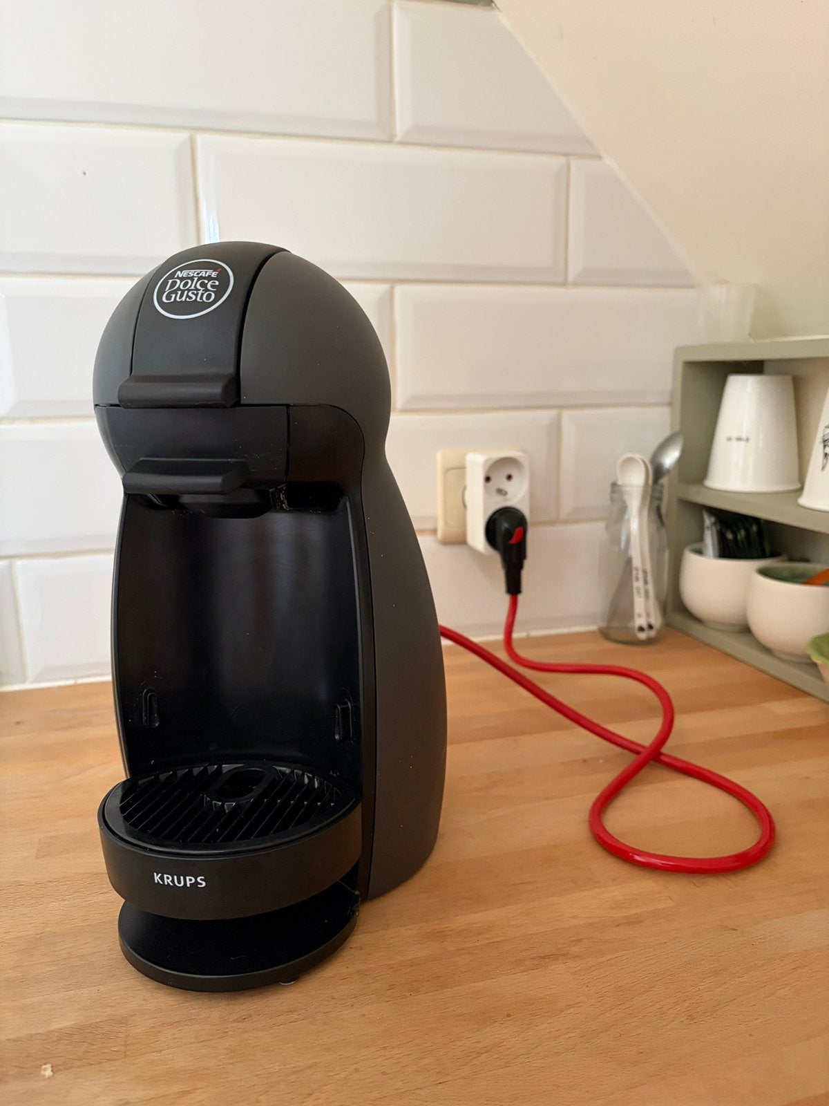 Krups Nescafé Dolce Gusto koffiecupmachine - zwart, Elektronische apparatuur, Koffiezetapparaten, Ophalen, Gebruikt, Koffiemachine