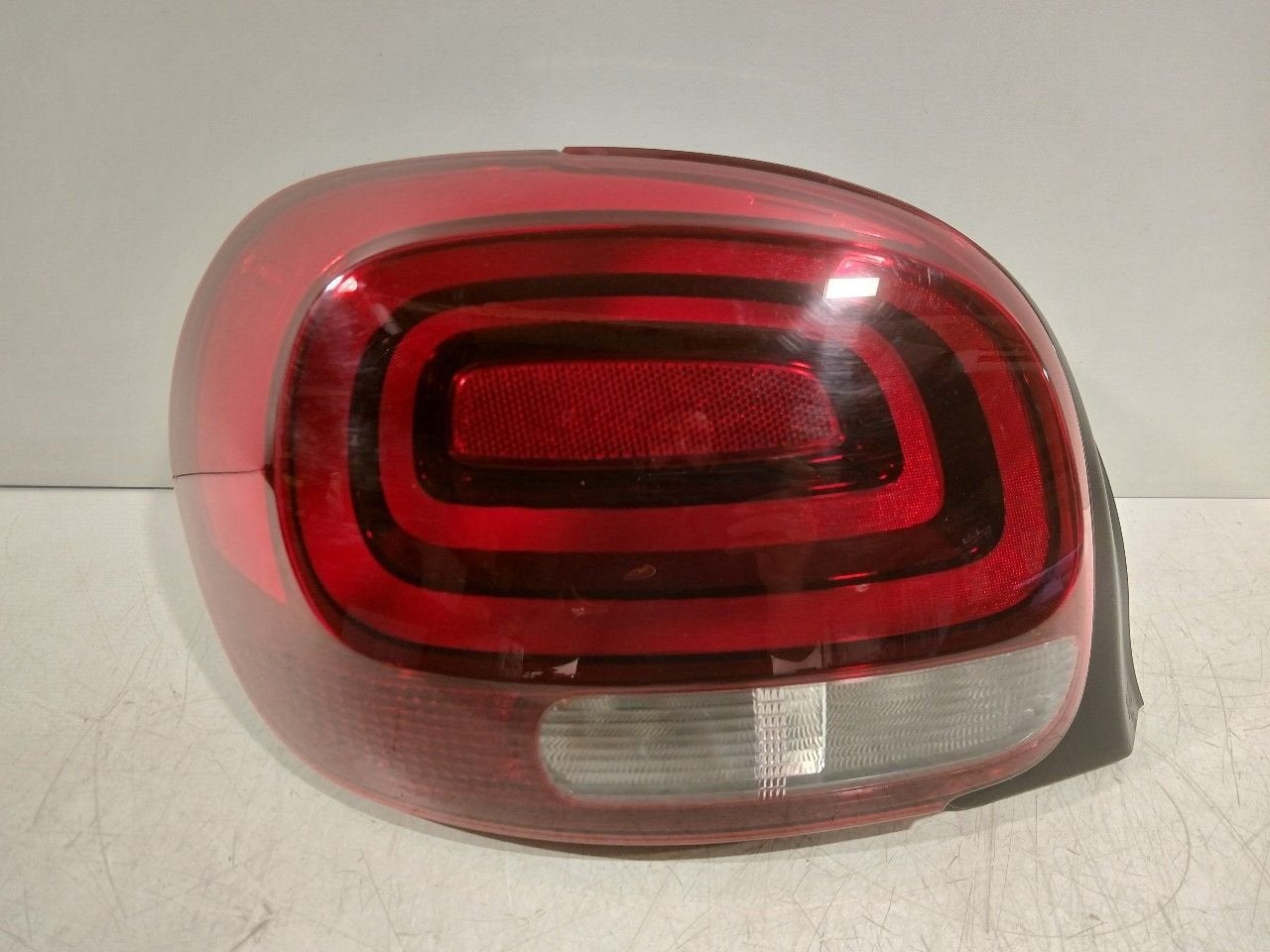Achterlicht links buiten Citroën C3, Onderdelen@venauto.nl, Van der Ven Autorecycling B.V., Ettenseweg 76, 4706 PB Roosendaal, The Netherlands
