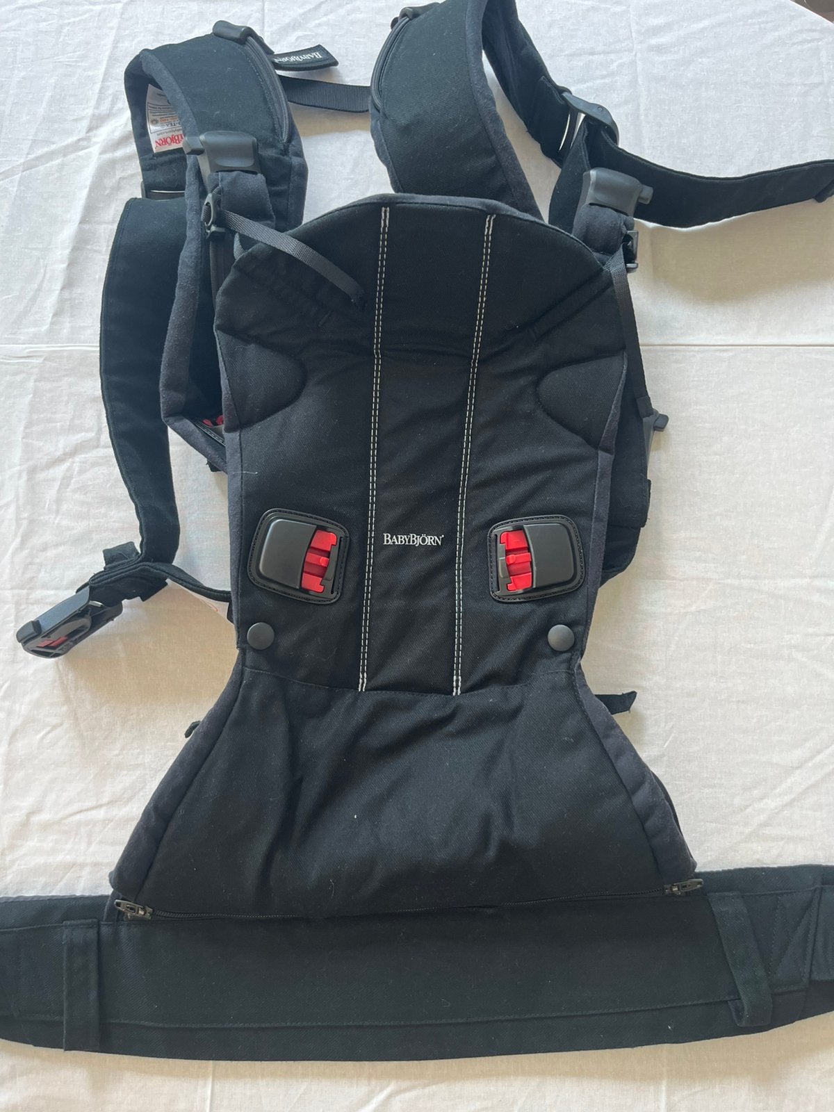 BabyBjörn Baby Carrier One – zwart – zeer goede staat, Enfants & Bébés, Enlèvement, Comme neuf, Ventre, Porte-bébé