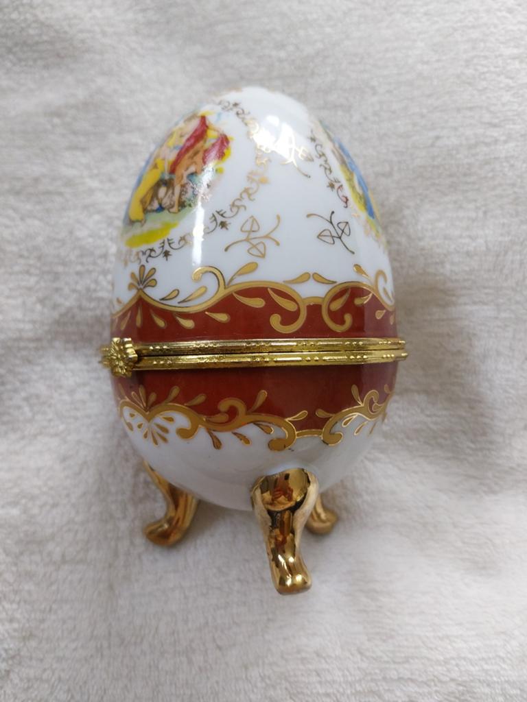 Limoges porseleinen ei, Ophalen