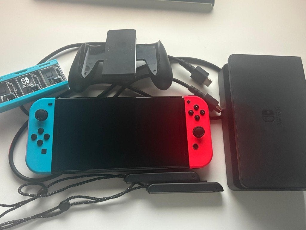 Nintendo Switch OLED + microSD 256 Go et accessoires, Consoles de jeu & Jeux vidéo, Enlèvement, Switch OLED, Avec disque dur