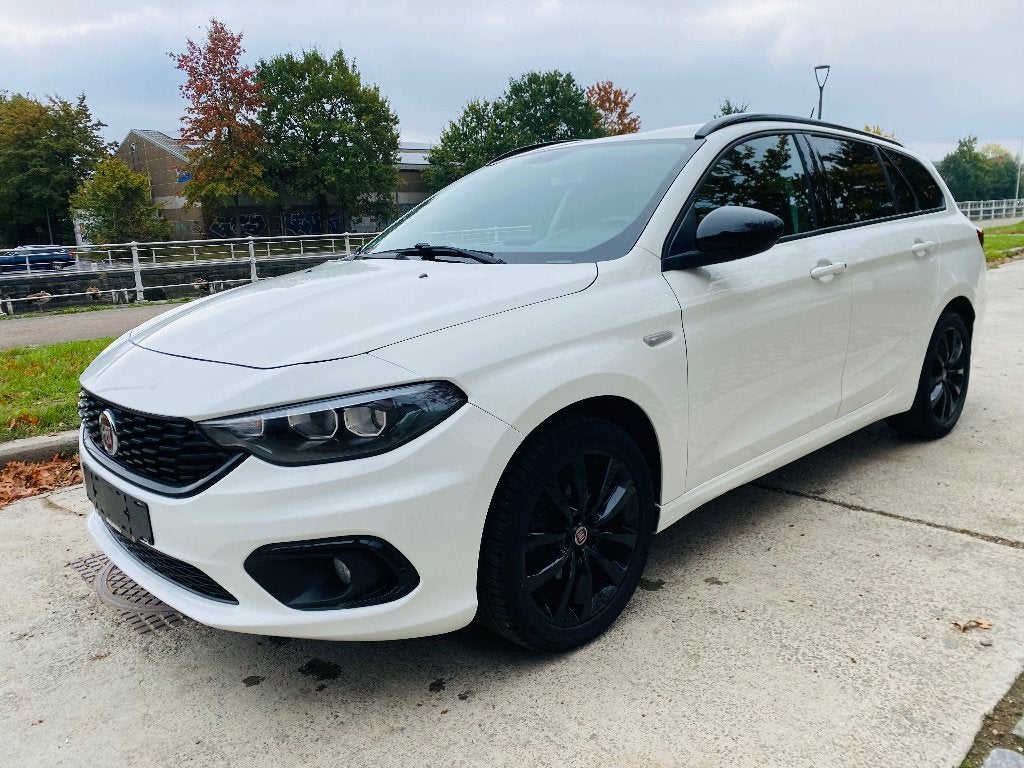 Fiat Tipo 2018 1.4 e turbo 120ch Xénon 1er prop+full book, Autos, Achat, Euro 6, Boîte manuelle, Entretenue par le concessionnaire