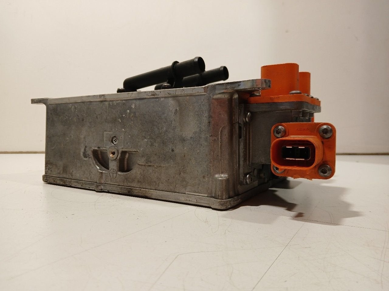 Acculader Volkswagen Golf, Onderdelen@venauto.nl, Van der Ven Autorecycling B.V., Gebruikt, Ettenseweg 76, 4706 PB Roosendaal, The Netherlands