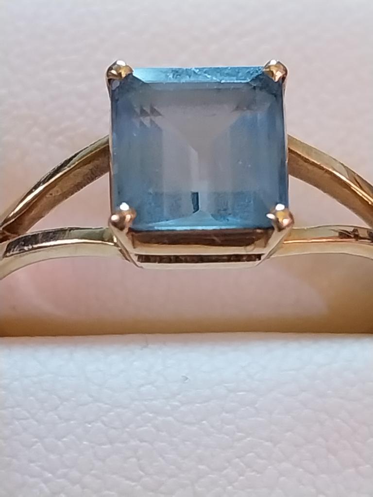 VINTAGE 18K GOUDEN RING VAN 2.308 G. MET EEN AQUAMARIJN, Handtassen en Accessoires, Ringen, Zo goed als nieuw, Dame, Goud, Goud