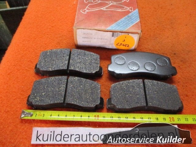 Remblokken voorzijde Mitsubishi Cordia Tredia LP452  QH bp38, Auto-onderdelen, Remmen en Aandrijving, Mitsubishi, Nieuw, Herkomst onderdeel bekend