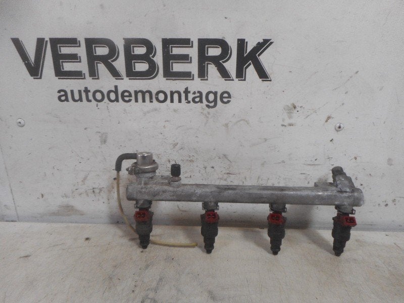 RAMPE D'INJECTION Opel Omega B (25 / 26 / 27) (90411551), Opel, Opel Automobile GmbH, Utilisé, Kontakt-opel@opel.com