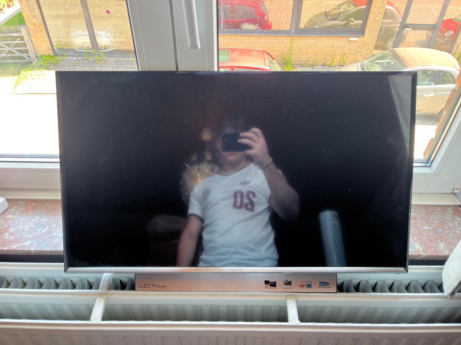 Samsung 32-inch tv aan de muur — model T32E310EW, Audio, Tv en Foto, Televisies, 50 Hz, Ophalen of Verzenden, Samsung, Smart TV