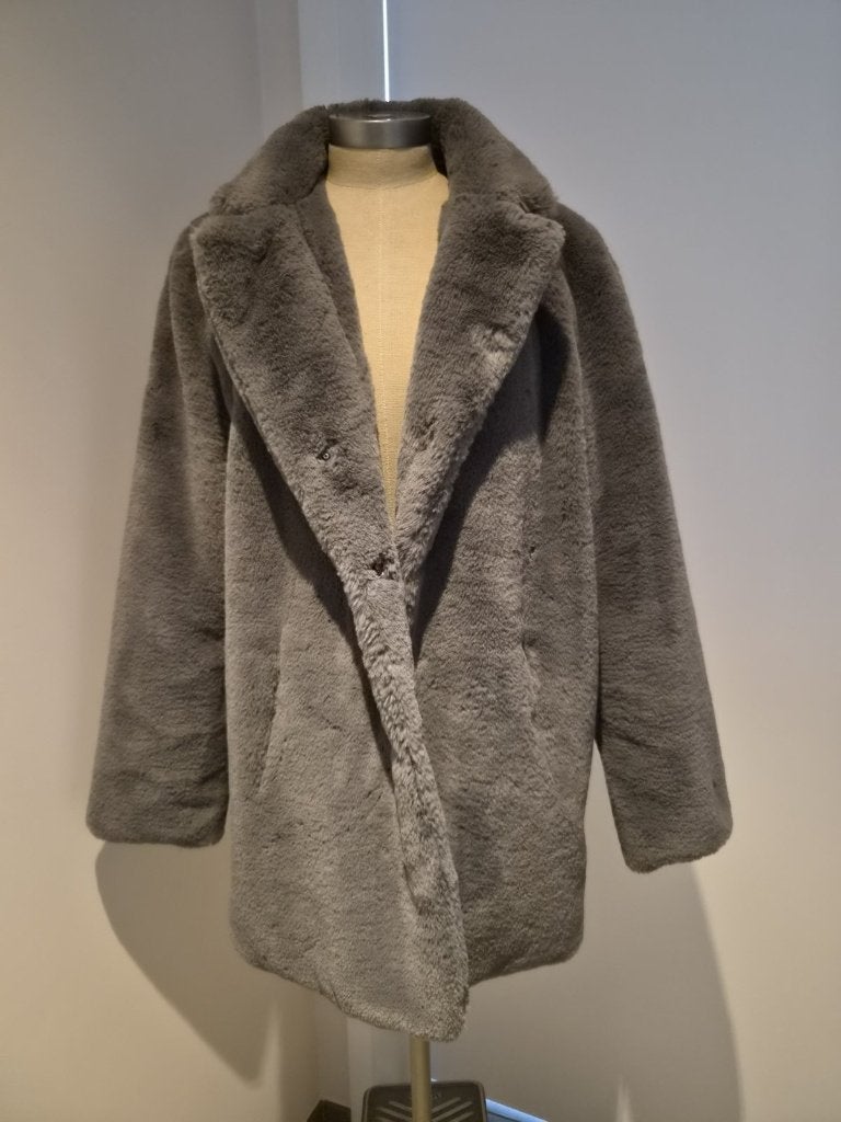 Jas van imitatiebont grijs met revers, maat 38 (M), Maat 38/40 (M), Designed in Paris, Ophalen of Verzenden, Zo goed als nieuw