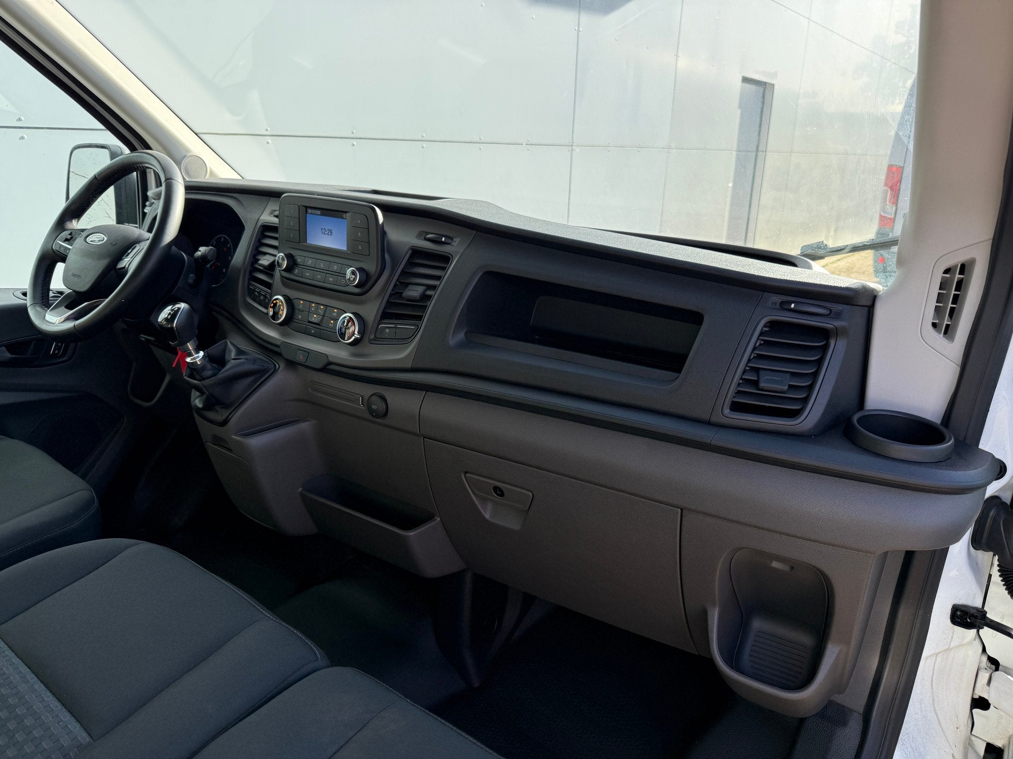 Ford Transit 2.0 TDCI 130PK L2H2 Cruise Control Airco Blueto, Auto's, Euro 6, 4 cilinders, Wit, 5 deurs