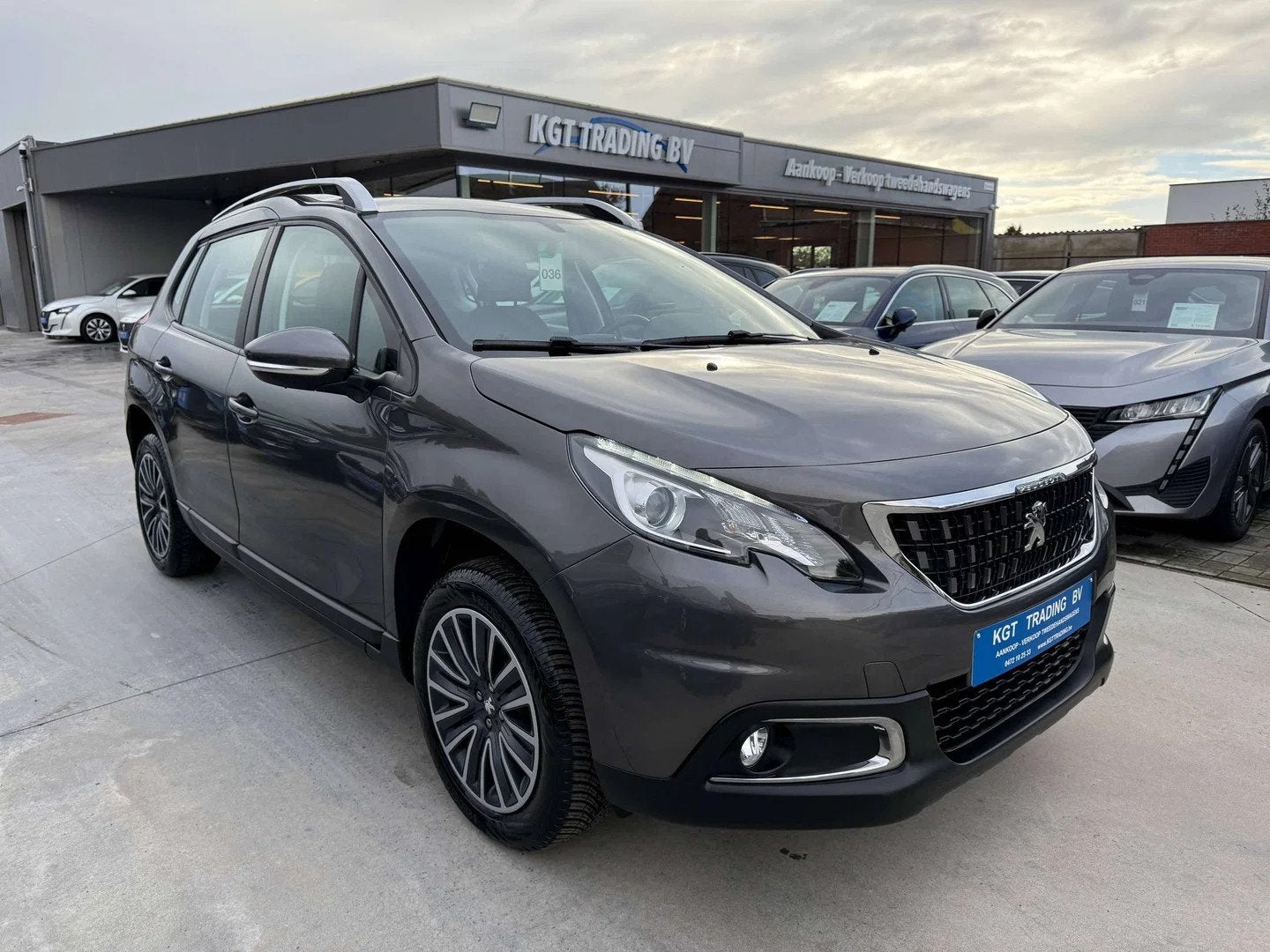 Peugeot 2008 1.2i PURETECH 83PK NAVIGATIE CARPLAY BLUETOOTH, Argent ou Gris, Achat, Euro 6, Entreprise